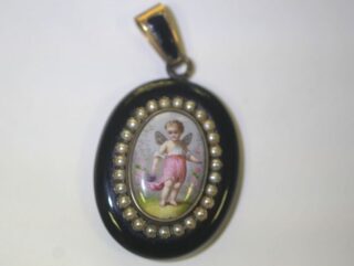 ビクトリアン天使ロケットペンダント (鑑定書付)【商品番号4688】