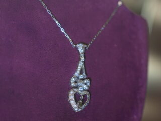 アールデコネックレス|1ctダイヤ(鑑定書付) 【商品番号n08】