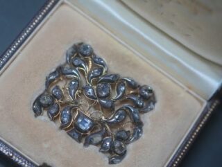 ジョージアンジャルディネッティブローチ|エメラルドカット&ダッチローズカットダイヤ (鑑定書付)【商品番号b37】