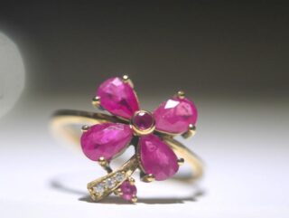  約0.03CTブリリアントカットダイヤ&約2CTルビー四つ葉のクローバーヴィンテージリング【ra127】