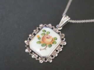 アールヌーヴォーギロッシュエナメル薔薇柄 ペンダント【p149】