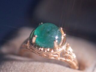 仏刻印アールデコ約3CTカボションカットエメラルドフィリグリーリング(鑑定書付)【ra130】