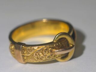 英刻印18k3.7gビクトリアンベルトヘアーリング【ra139】