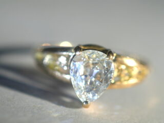 仏刻印アールヌーヴォー約1.1ctティアドロップオールドマインカットダイヤリング(鑑定書付)【r148】